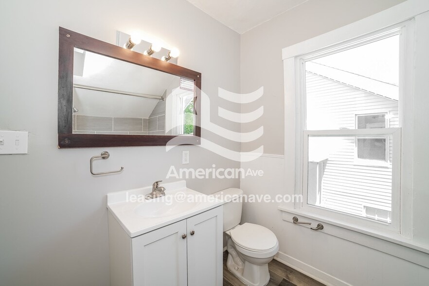 Building Photo - 2200 N Wisconsin Ave