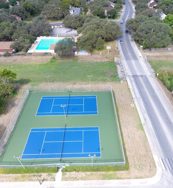 Tennis and sports facilities - 7257 Lansbury Dr
