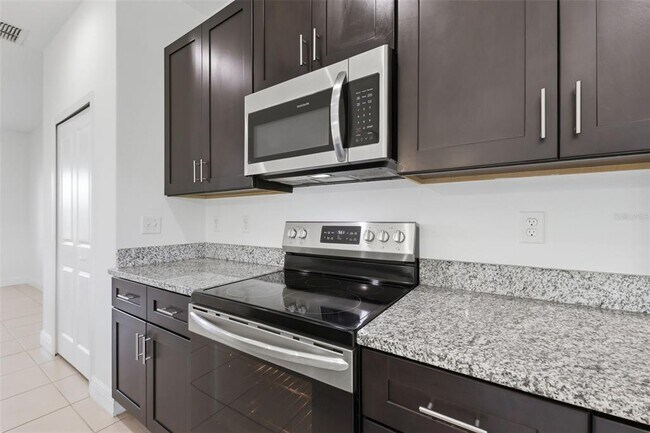Building Photo - 304 Begonia Ct