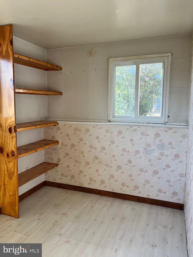 Building Photo - 5525 Larch St