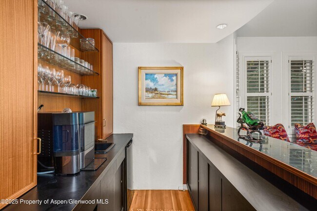 Building Photo - 431 W Hopkins Ave