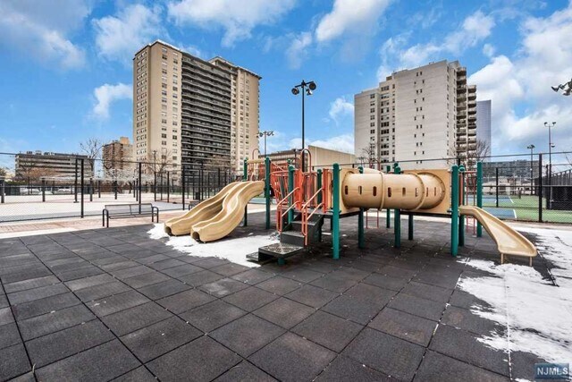 Building Photo - 2100 Linwood Ave