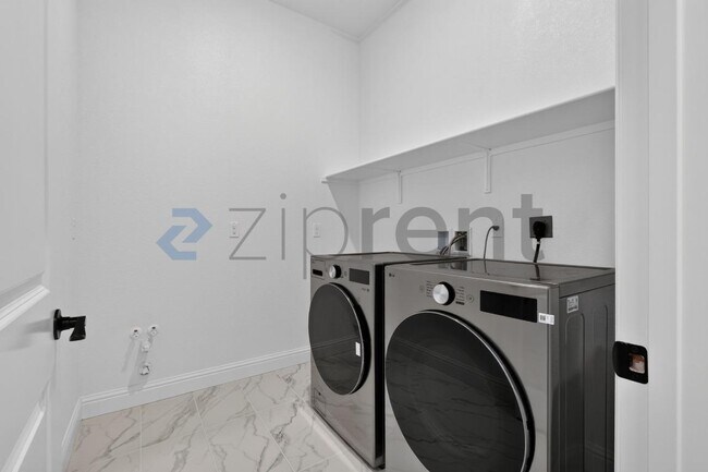 Building Photo - Unit