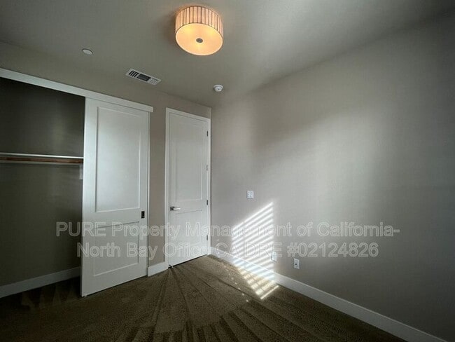 Building Photo - 3681 Hemlock St