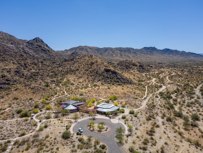 Building Photo - 1023