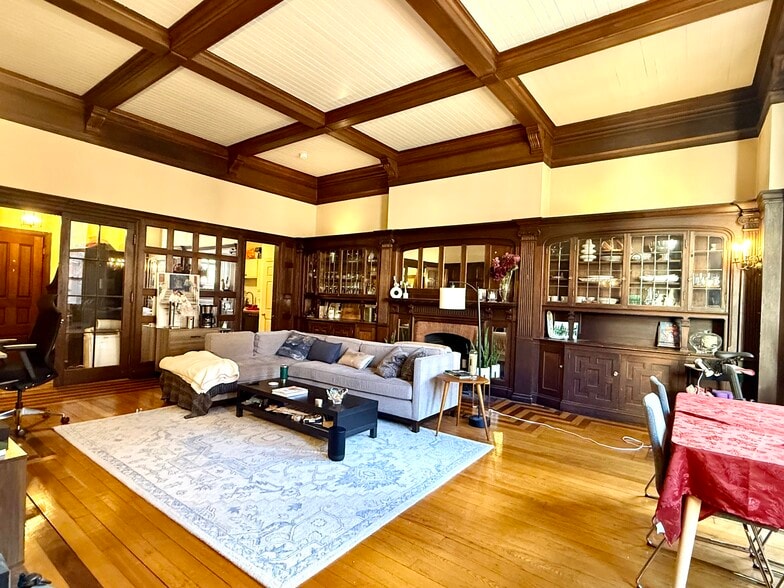 Building Photo - 317 Commonwealth Ave