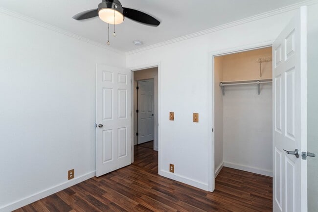 Building Photo - MODERN 3-BEDROOM HOME in CROSS CREEK w/ A/C