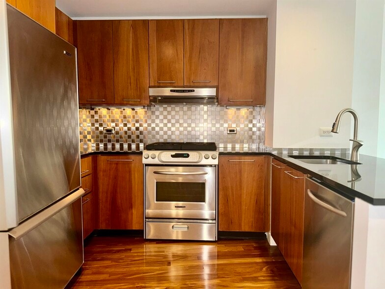 Building Photo - 25 Hudson St