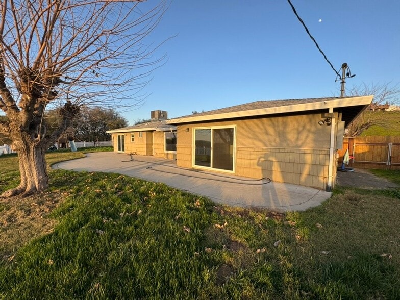 Building Photo - 3217 Sugarloaf Mountain Rd