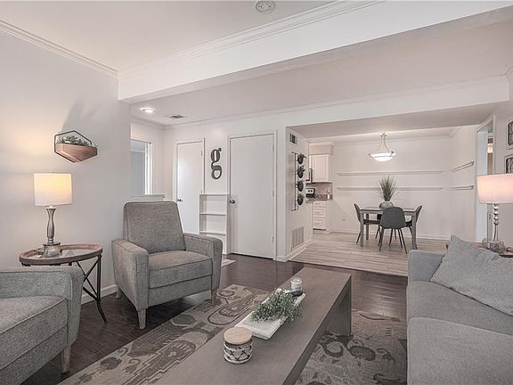 Building Photo - Rare end unit condo at The Crossings, loca...