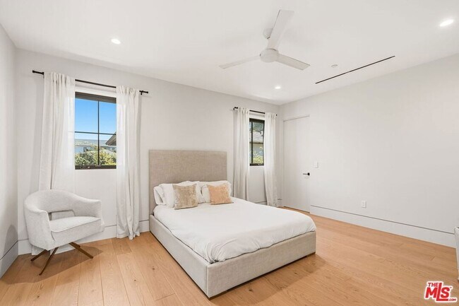 Building Photo - 9206 Monte Mar Dr