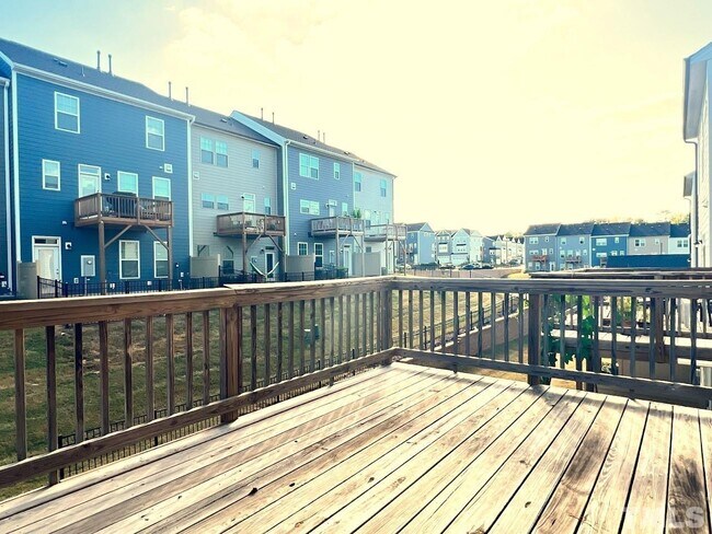 Building Photo - 4 Bedroom 3 Bath Townhome for Rent North S...