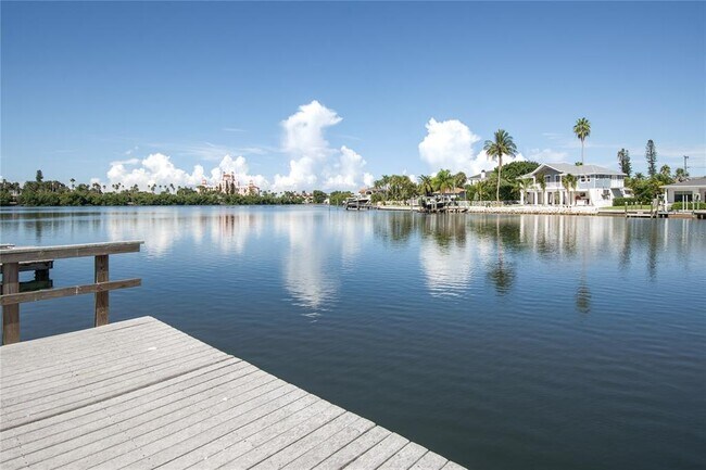 Building Photo - 3665 Belle Vista Dr E