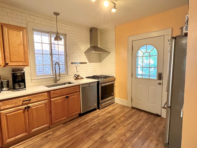 Building Photo - 68 Mission St