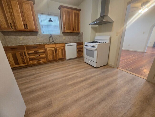 Building Photo - Wonderful in Waco!