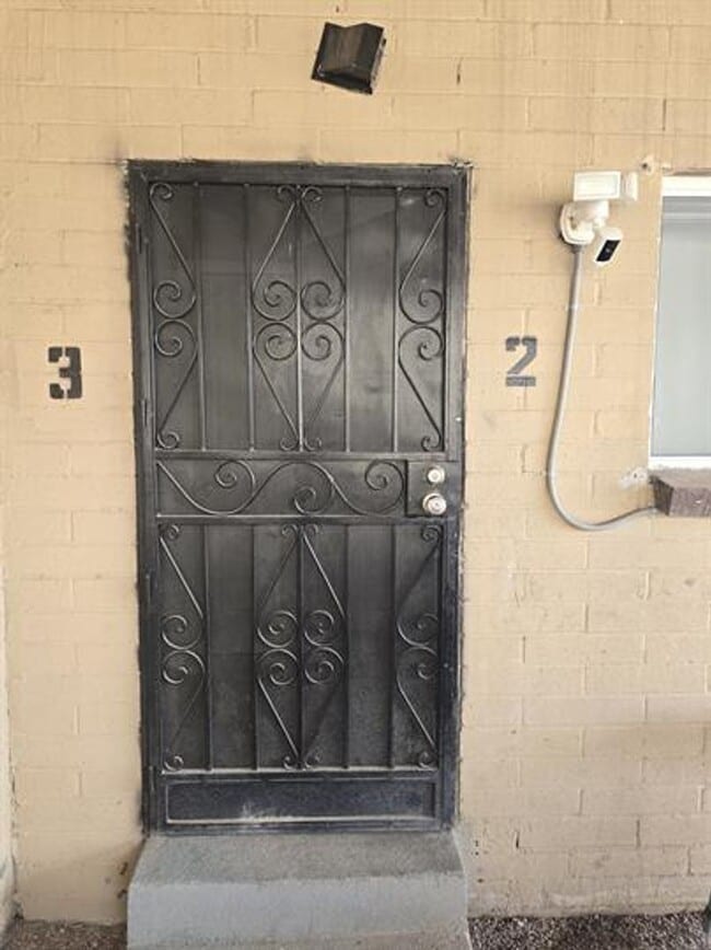 Building Photo - 2610 S Mission Rd