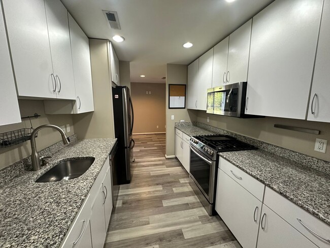 Building Photo - 3 Bedroom, 2 Bath Home in Golden Springs