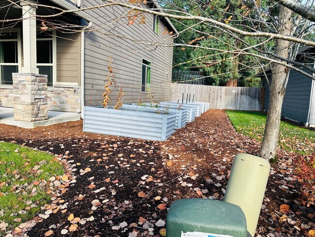 Building Photo - Beautiful Custom Felida Home