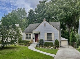 Building Photo - 1316 N Vermont Ave