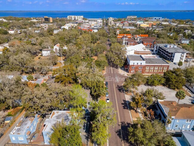 Building Photo - 611 S Park Ave