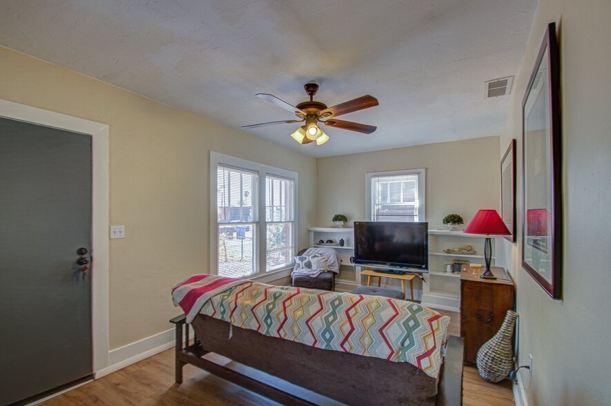 Building Photo - 322 N 12th St