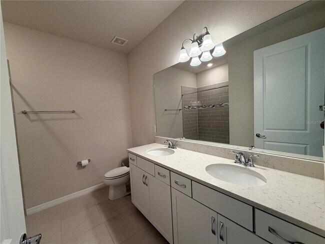 Building Photo - 19259 Briarbrook Dr