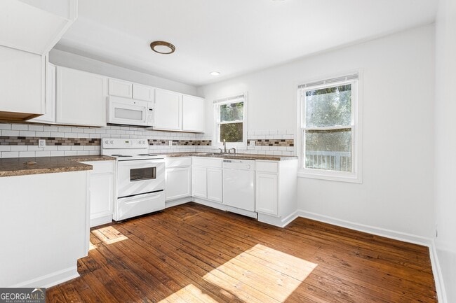 Building Photo - 2163 Rexford Dr