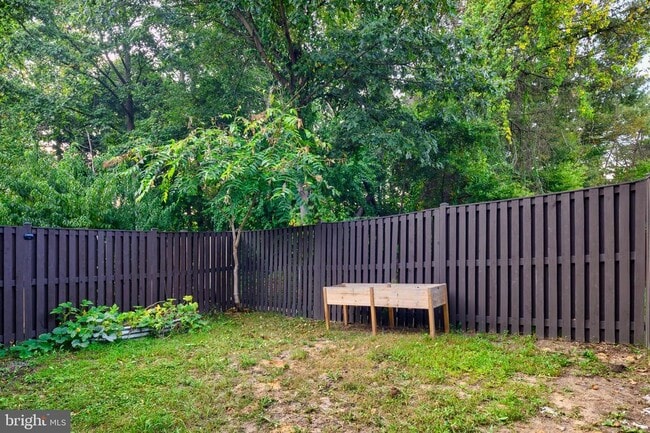 Building Photo - 8755 Thornbrook Dr