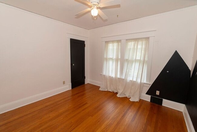 Building Photo - Near Northwest Neighborhood in South Bend 4 bedroom Craftsman style 2-story