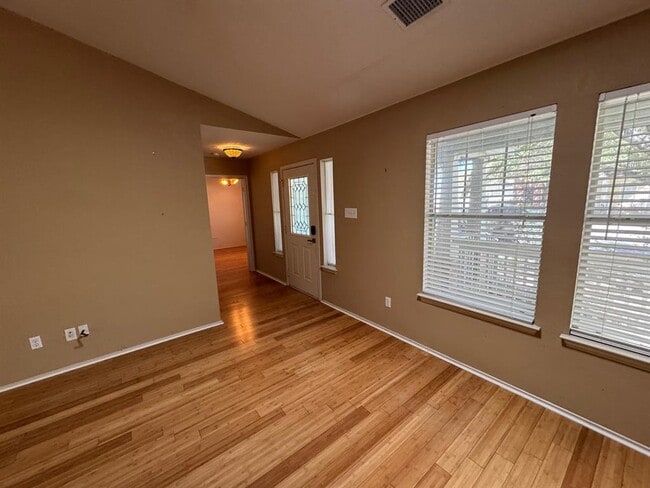 Building Photo - 5733 Hartson