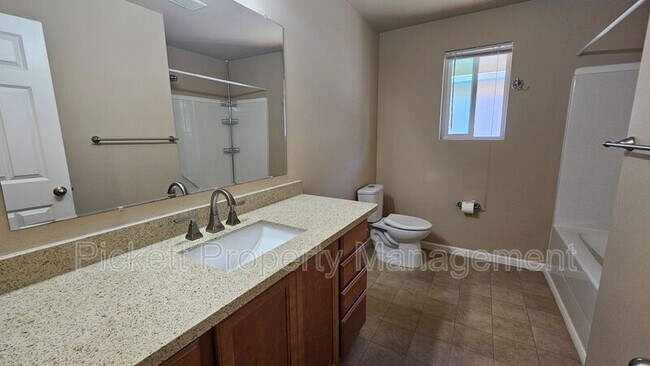 Building Photo - 102 Goldenrod St