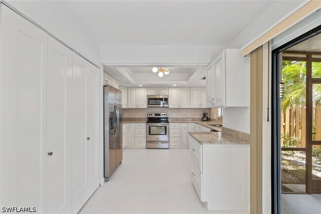 Building Photo - 879 Meadowland Dr