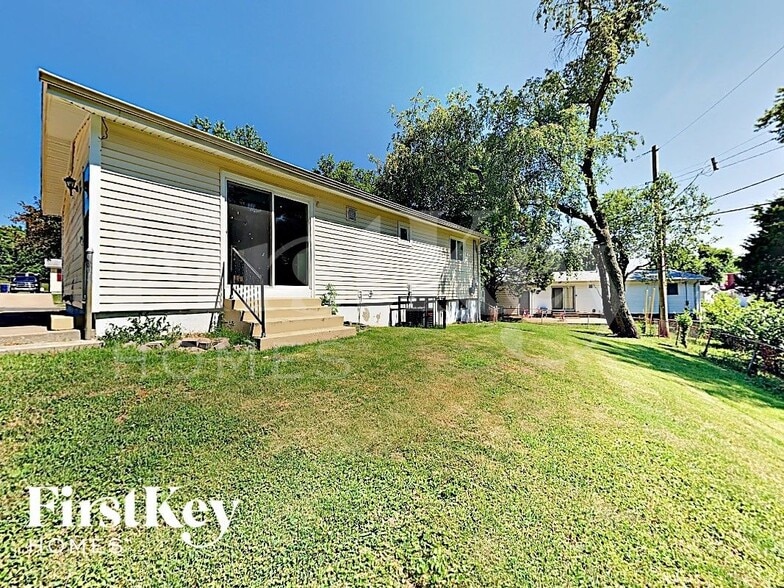 Building Photo - 1365 Carmona Dr