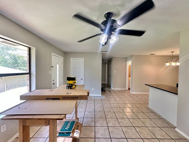 Building Photo - Stoneridge Duplex 454/452