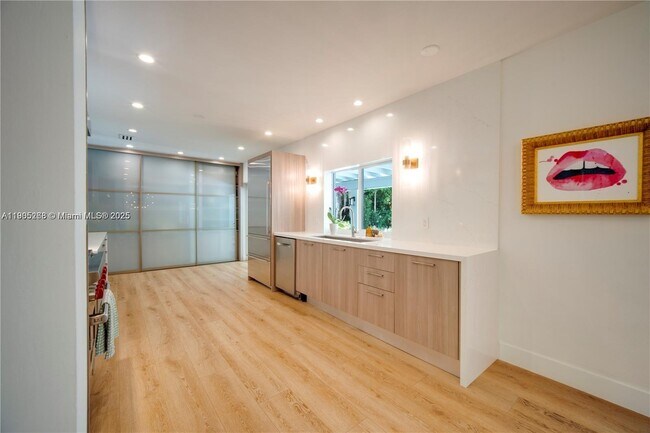 Building Photo - 11905 SW 67th Ave