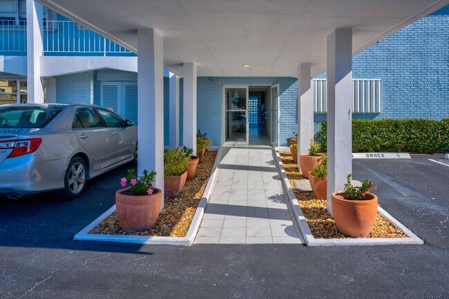 Building Photo - 100 Shore Ct