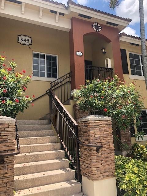 Building Photo - 945 NE 33rd Terrace