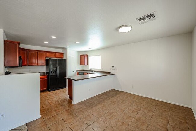 Building Photo - COMING SOON !! 4 BED 2.5 BATH, 2200+ SFT IN CAMELBACK RANCH, PHOENIX