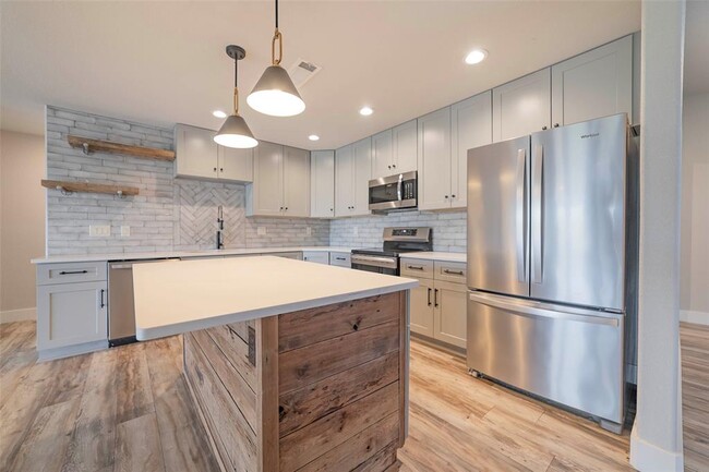 Building Photo - 620 Galston