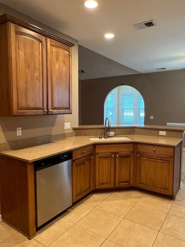 Building Photo - Nice Home in Pinecrest!