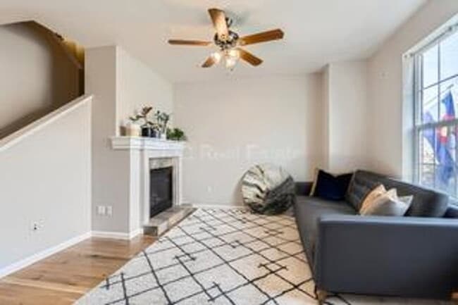 Building Photo - 2241 Valentia St