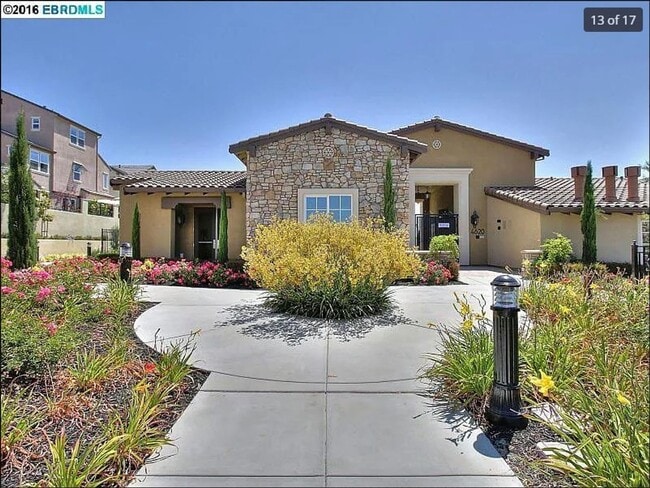 Building Photo - $3,790 - GORGEOUS 3 BEDROOM HOME IN EAST D...