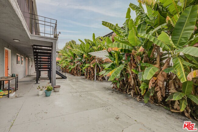 Building Photo - 4309 W Adams Blvd