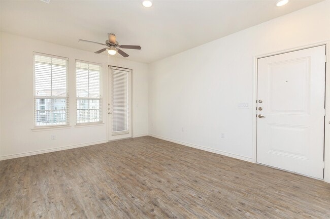 Building Photo - 5712 Azle Ave