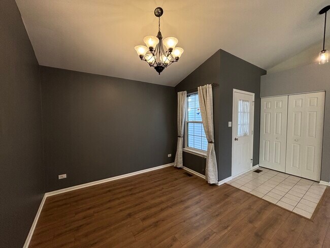 Building Photo - 1416 Finch Dr