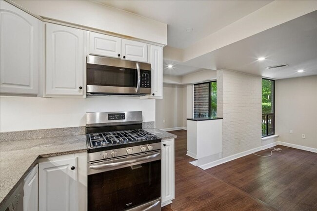 Building Photo - 9907 Blundon Dr
