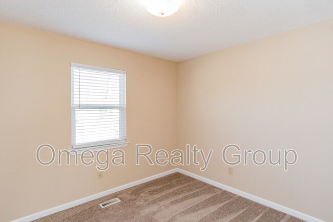 Building Photo - 1031 Oak Blvd