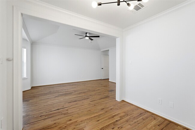 Building Photo - 1528 Birdsall St