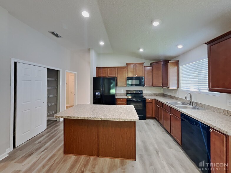 Building Photo - 11083 Campus Heights Ln