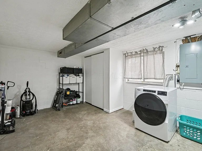 Building Photo - 2108 Willow Run Rd